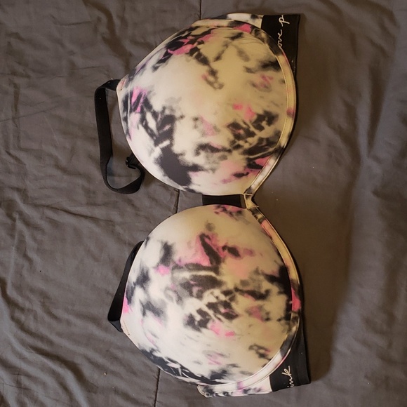 VS pink bra bundle - Picture 2 of 7